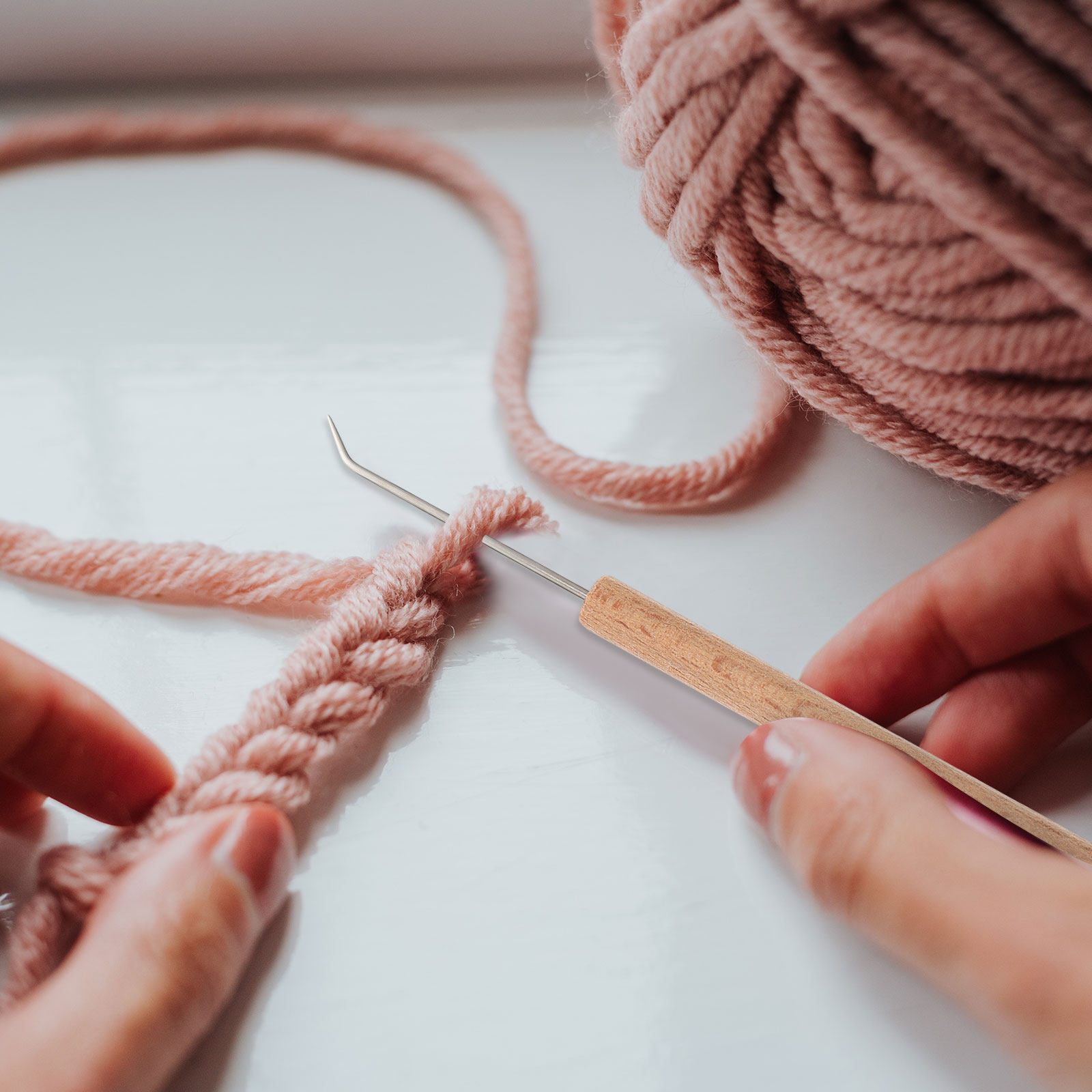 1個入り、精巧な木製ハンドルの編み針。人間工学に基づいた設計 - Wooden Crochet Hooks Ergonomic Handle のレビューと価格