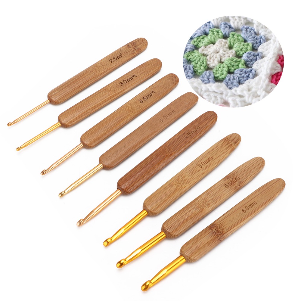 8本セット、2.5～6mmのサイズ、金色のヘッド、木製のハン - Wooden Crochet Hooks Ergonomic Handle のレビューと価格