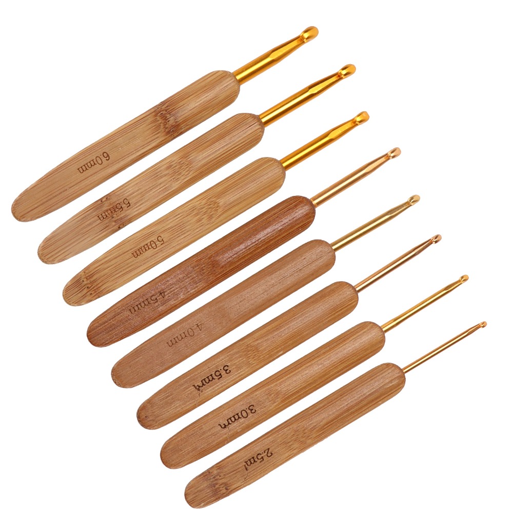 8本セット、2.5～6mmのサイズ、金色のヘッド、木製のハン - Wooden Crochet Hooks Ergonomic Handle のレビューと価格